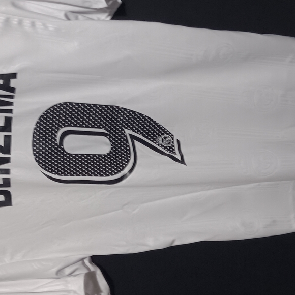 Real Madrid White Jersey - Picture 4 of 6